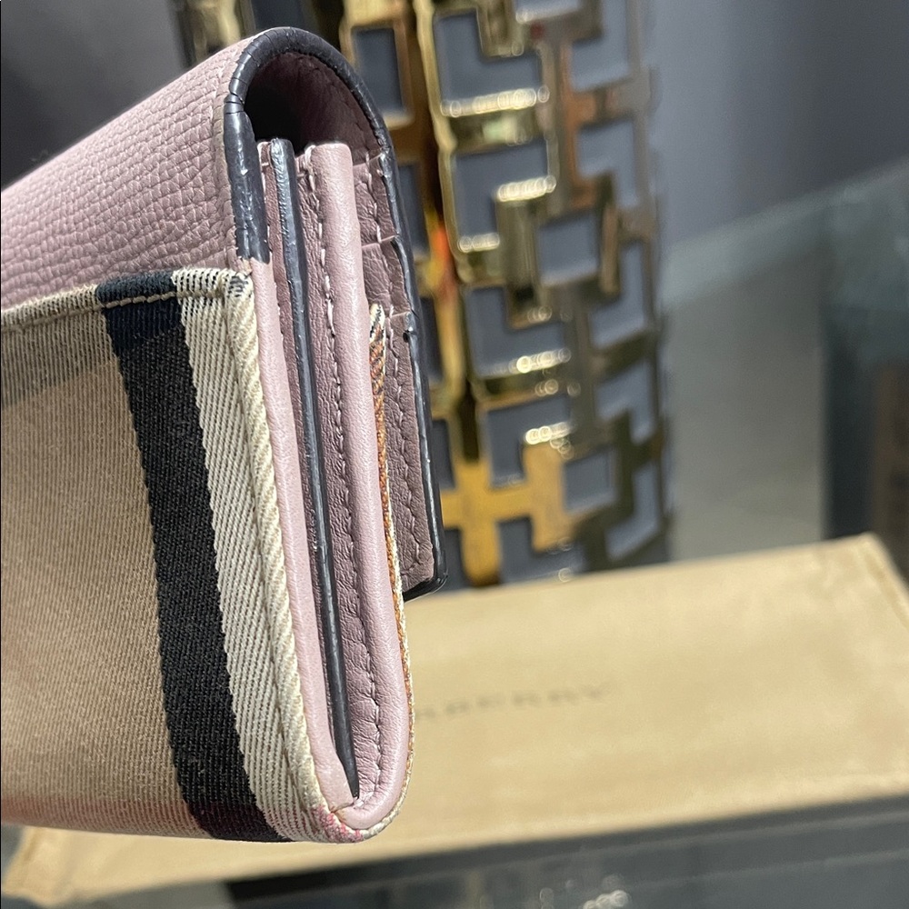 **FULL INCLUSION** Burberry Pink and Tan Wallet - Picture 10 of 12